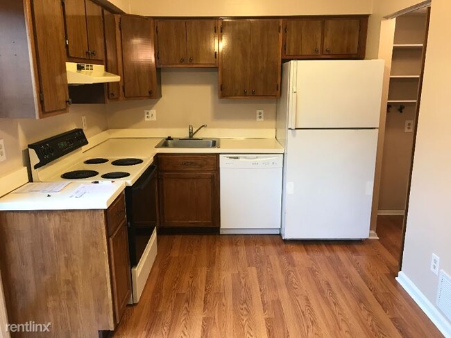 Building Photo - 2 br, 1.5 bath Condo - Peppertree Ln Condo