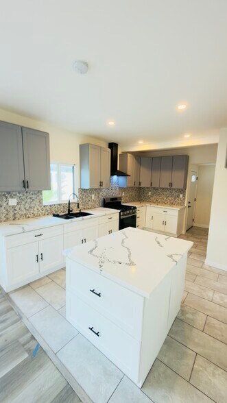 Building Photo - 1162 E 46th St