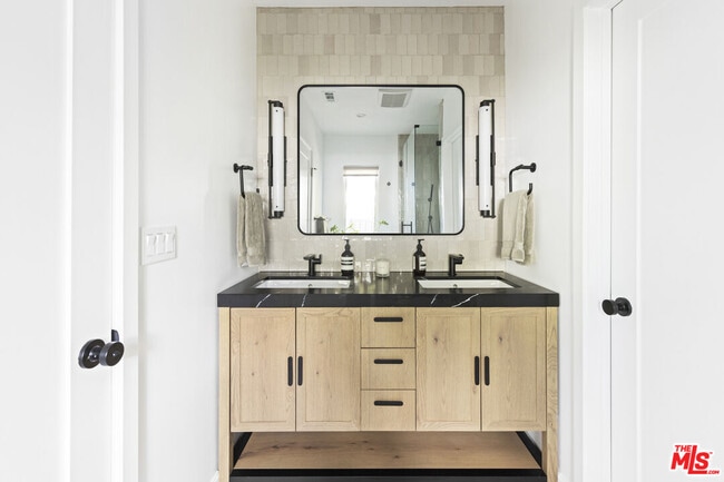 Building Photo - 1772 Orange Grv Ave