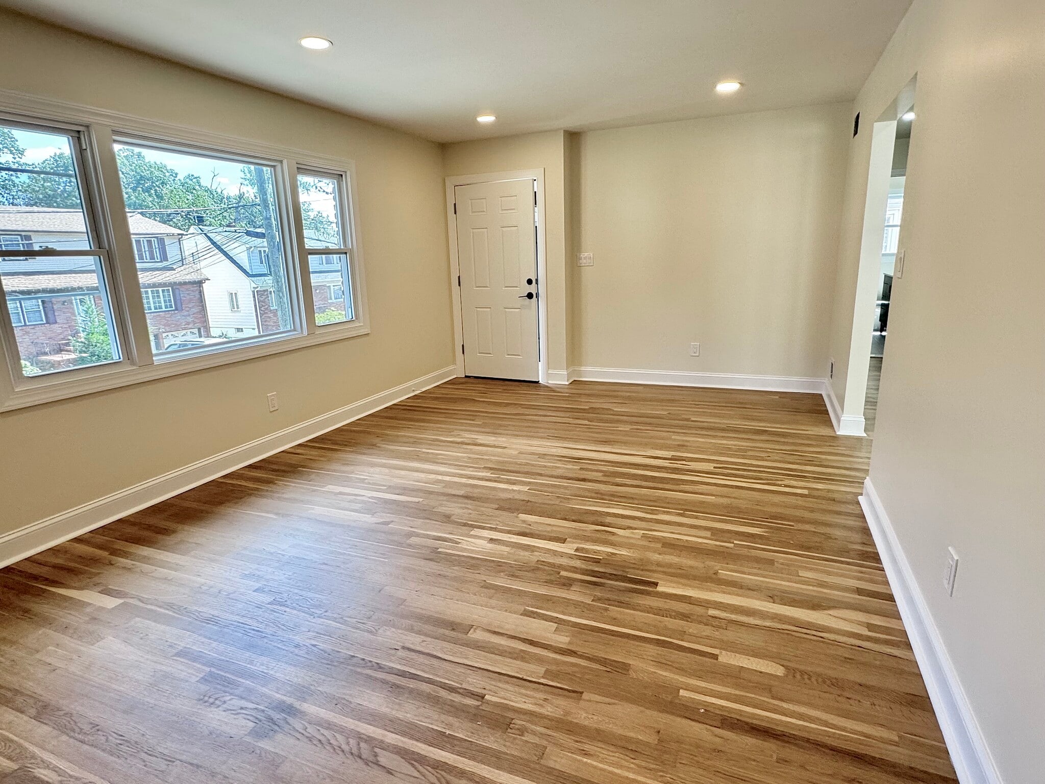 Bright & Spacious - 47 Sherwood Ave