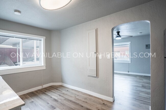 Building Photo - 80 N Merchant St