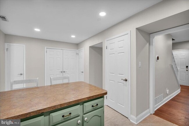 Building Photo - 166 Stratton Ln