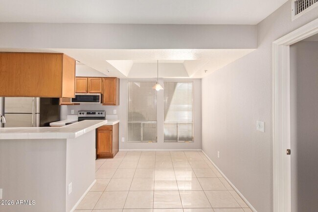 Building Photo - 10610 S 48th St