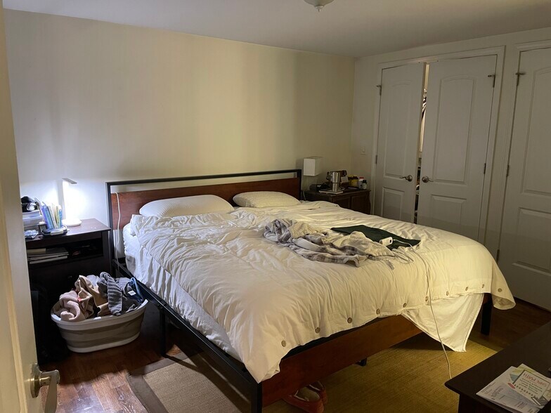 Building Photo - 2722 N Marshfield Ave