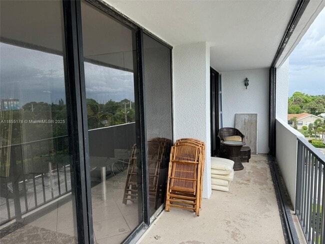 Building Photo - 5600 N Flagler Dr