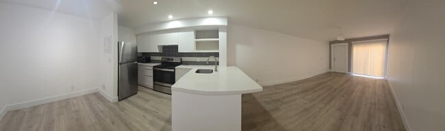 Building Photo - 10930 Royal Palm Blvd