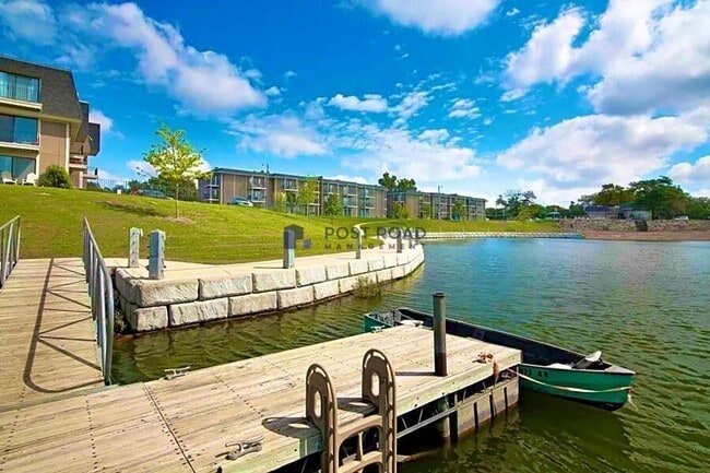 Building Photo - 585 W 27th St S