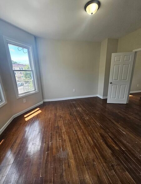 Building Photo - 655 S 19th St