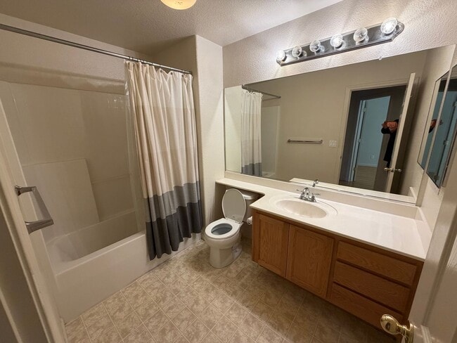 Building Photo - Cozy 3BD/2BA Townhouse-Style Livermore Condo!