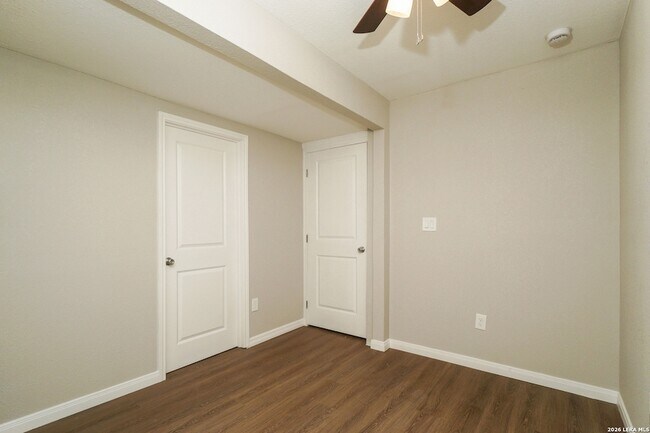 Building Photo - 614 N Sabinas St
