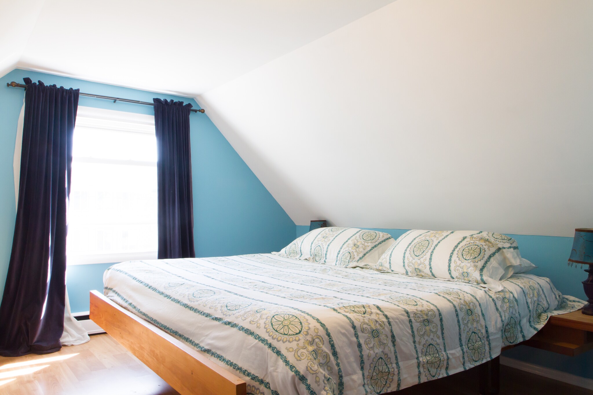 Large upstairs bedroom with King Bed - 2123 Park St