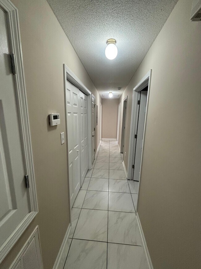 Building Photo - 212 Orchard Way