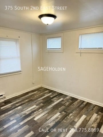 Building Photo - 375 S 2nd E St