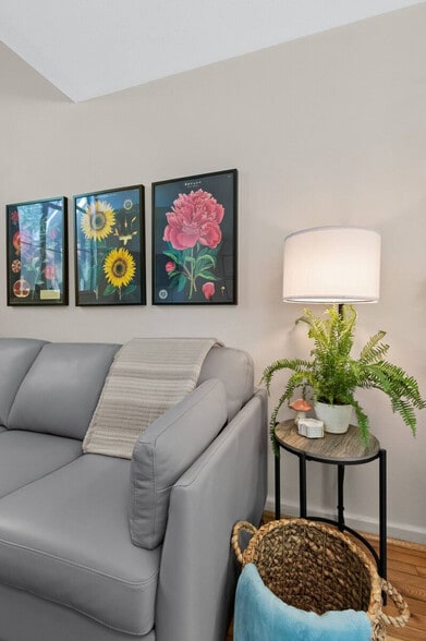 Building Photo - 243 S Gregg Ave