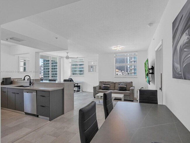 Building Photo - 1250 N Miami Ave