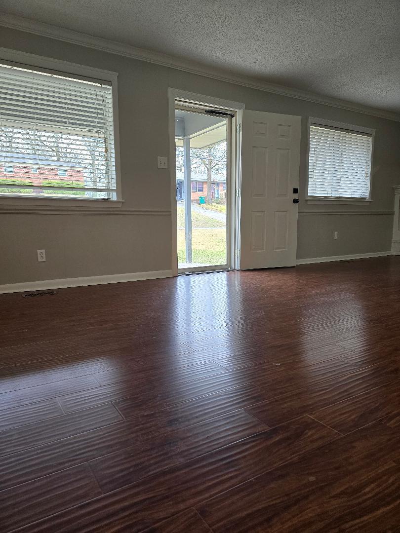 Building Photo - 8013 Oak Ridge Rd