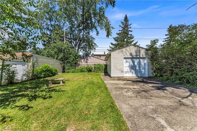 Building Photo - 19409 Raymond St