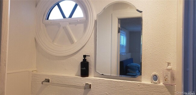 Building Photo - 430 Main St