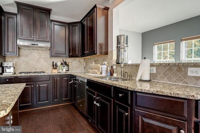 Building Photo - 25850 Clairmont Manor Square