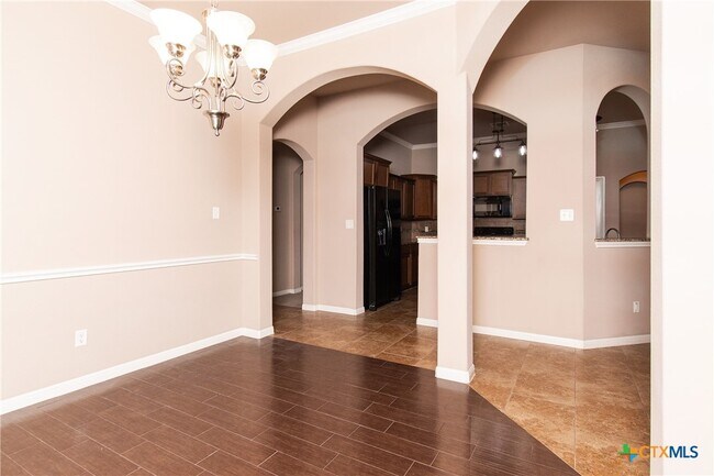 Building Photo - 704 W Gemini Ln