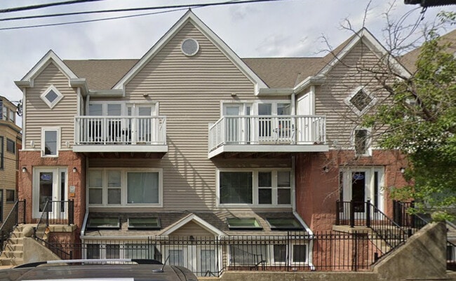 Building Photo - 246-254 E University|Walk to UC & UC Medical