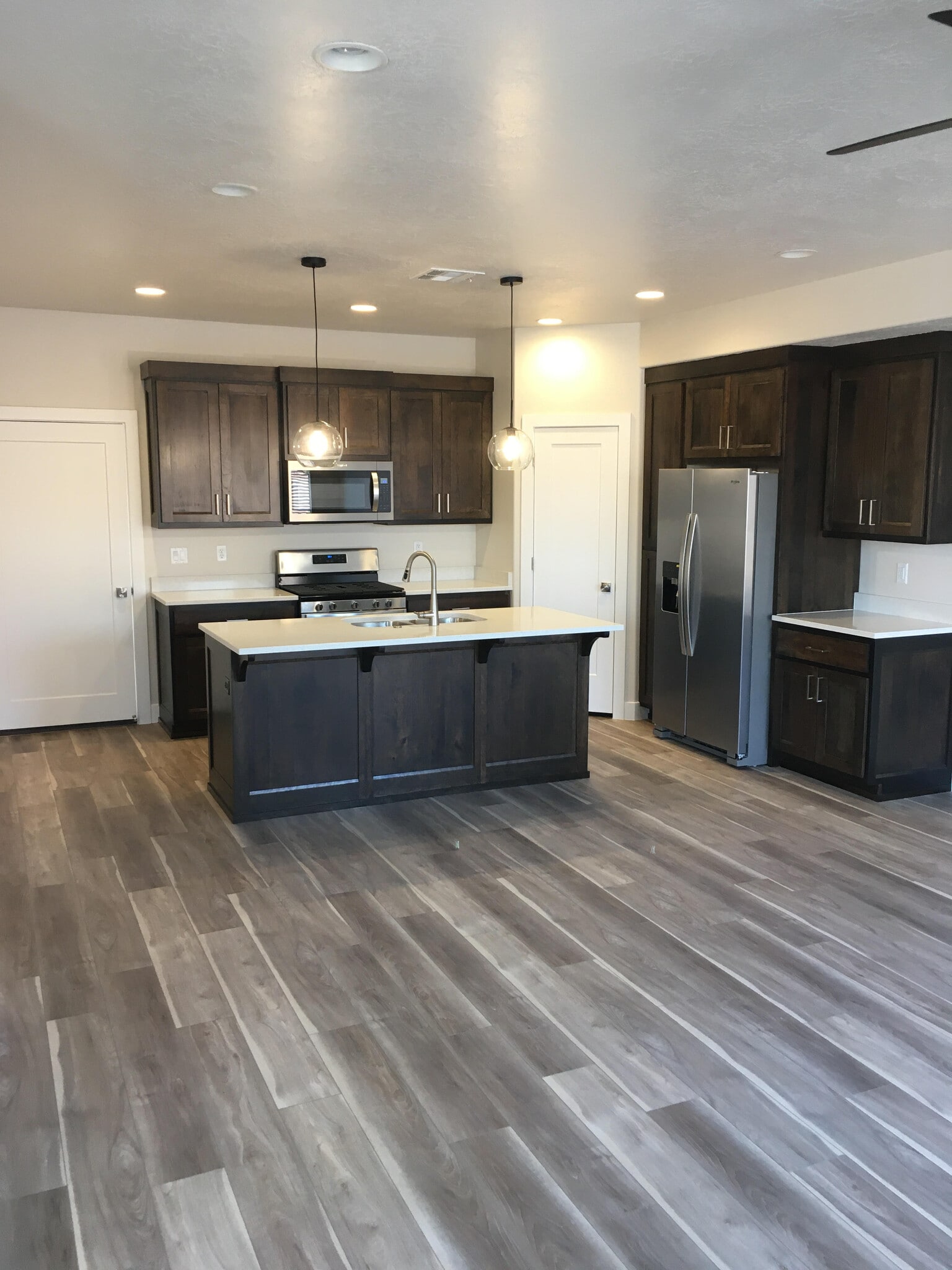 Building Photo - 831 S Black Alder Dr