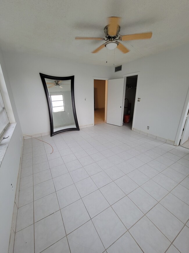 Building Photo - 5275 NW 10th Ct