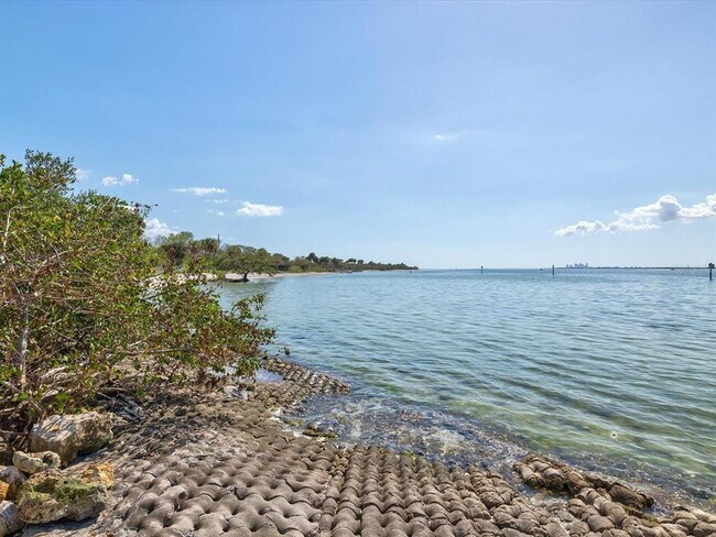 Building Photo - 5002 W Idaho St