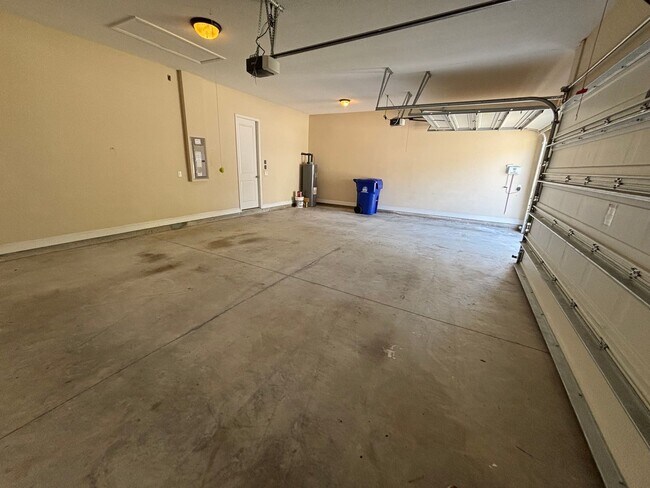 Building Photo - Spacious 4BR/3BA Home with 3-Car Garage, Bonus Office & Covered Patio in St Johns!