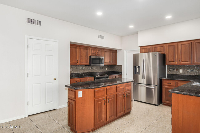 Building Photo - 1638 E Glenhaven Dr