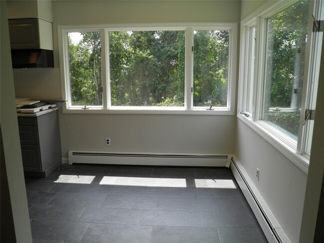 Building Photo - 12 Sundale Ct
