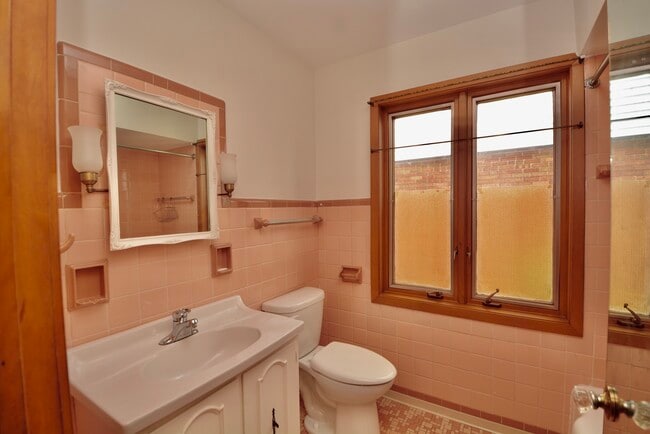 Building Photo - 819 N 17th Ave