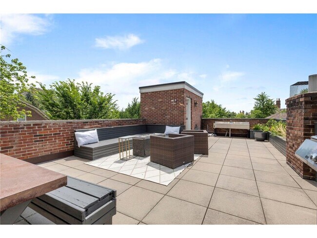Building Photo - 1785 Dupont Ave S