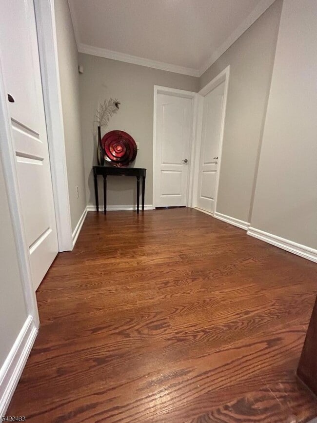 Building Photo - 220 Butternut Dr