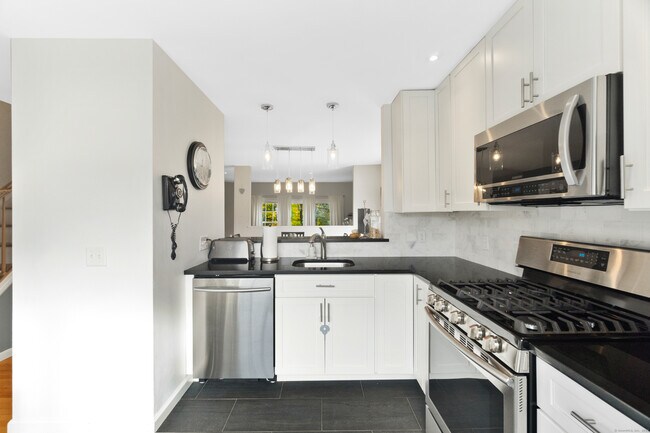 Building Photo - 136 Foxbridge Village Rd