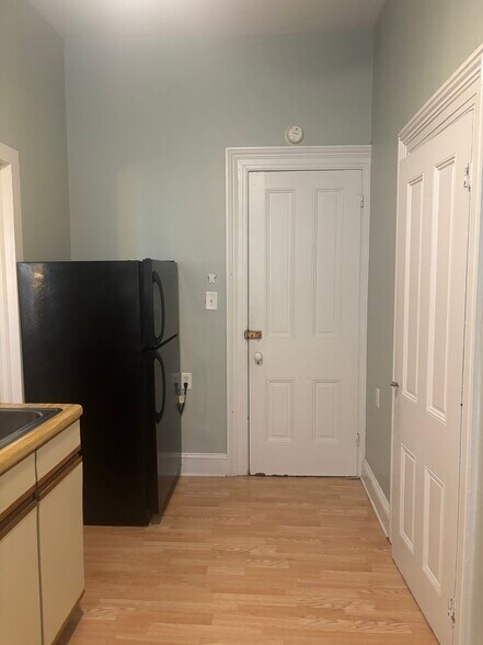 Kitchen - 127 Goldsborough St