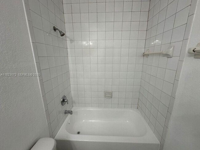 Building Photo - 1661 SE 29th Ct