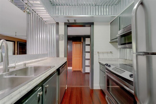 Building Photo - 240 N Bayshore Blvd