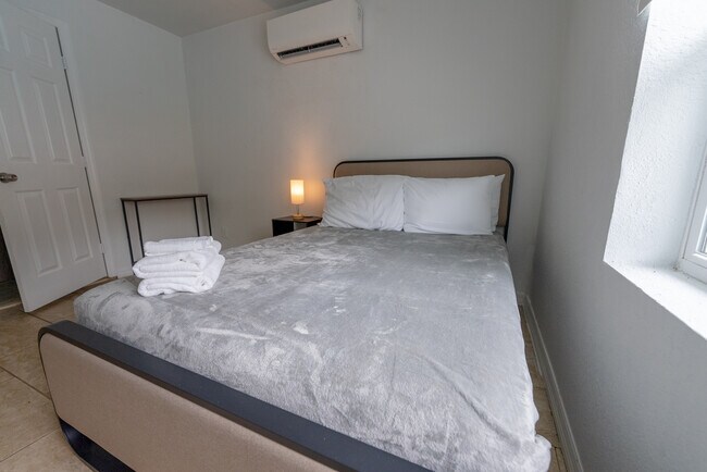 Building Photo - 2627 Ambergate Rd