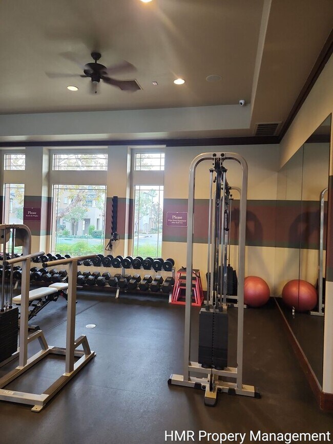 Building Photo - Modern 2-Bedroom Condo Near Victoria Gardens