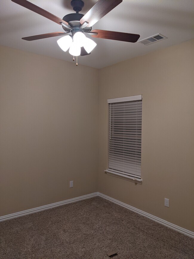 Building Photo - 128 Canales Cir