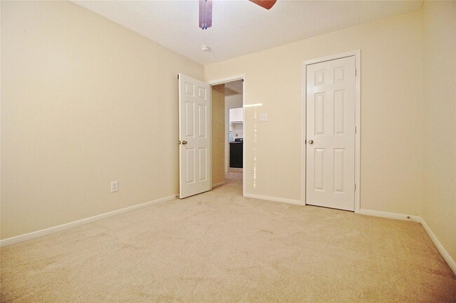 Building Photo - 16928 Scenic Knoll