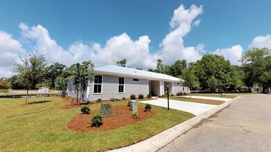 Building Photo - 68 Racquet Club Dr