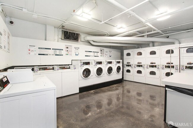 Building Photo - 900 Bush St