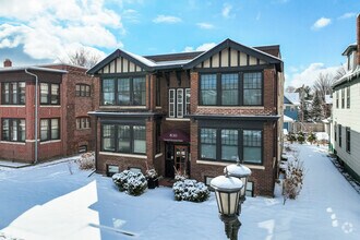 Primary Photo - Grand Victoria Flats