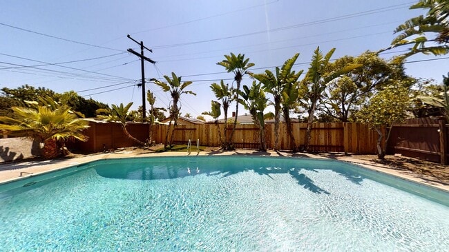 Building Photo - 4BD/2BA, POOL!! (Lease out, pending signat...