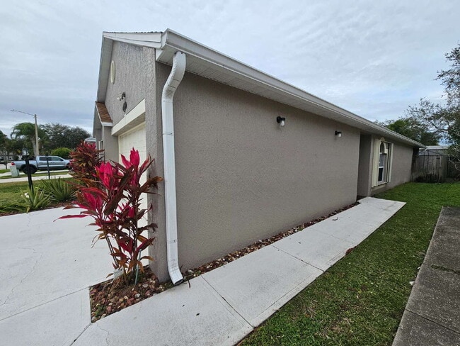 Building Photo - West Melbourne Home