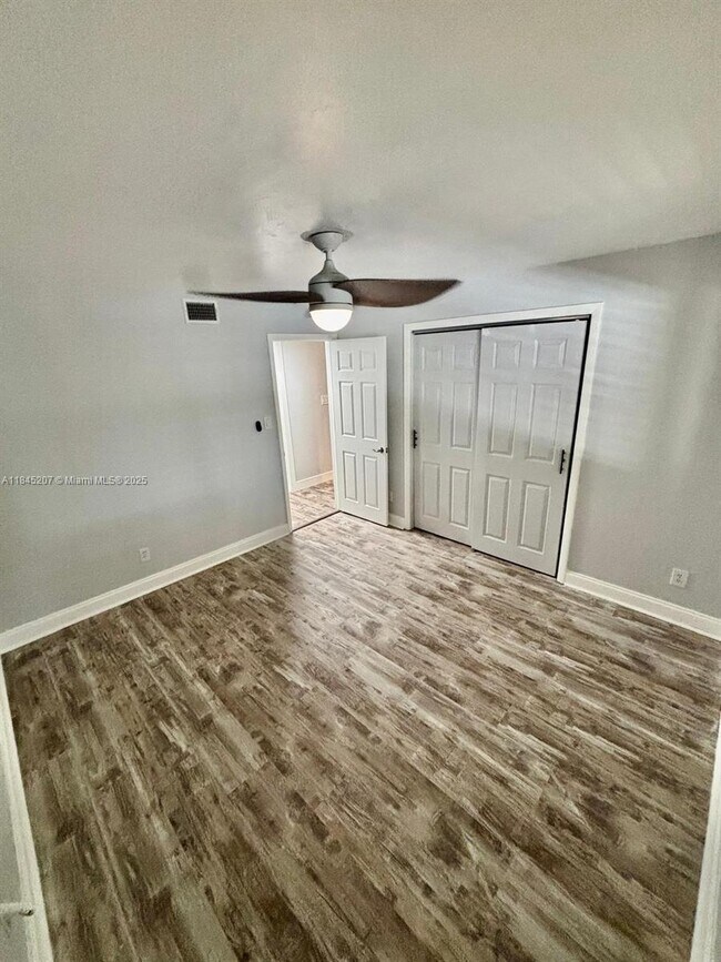 Building Photo - 4967 Pepper Cir