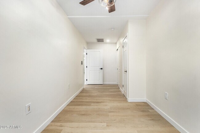 Building Photo - 1606 W Keim Dr