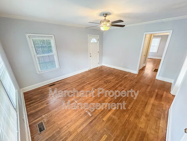 Building Photo - 667 Ravenel St